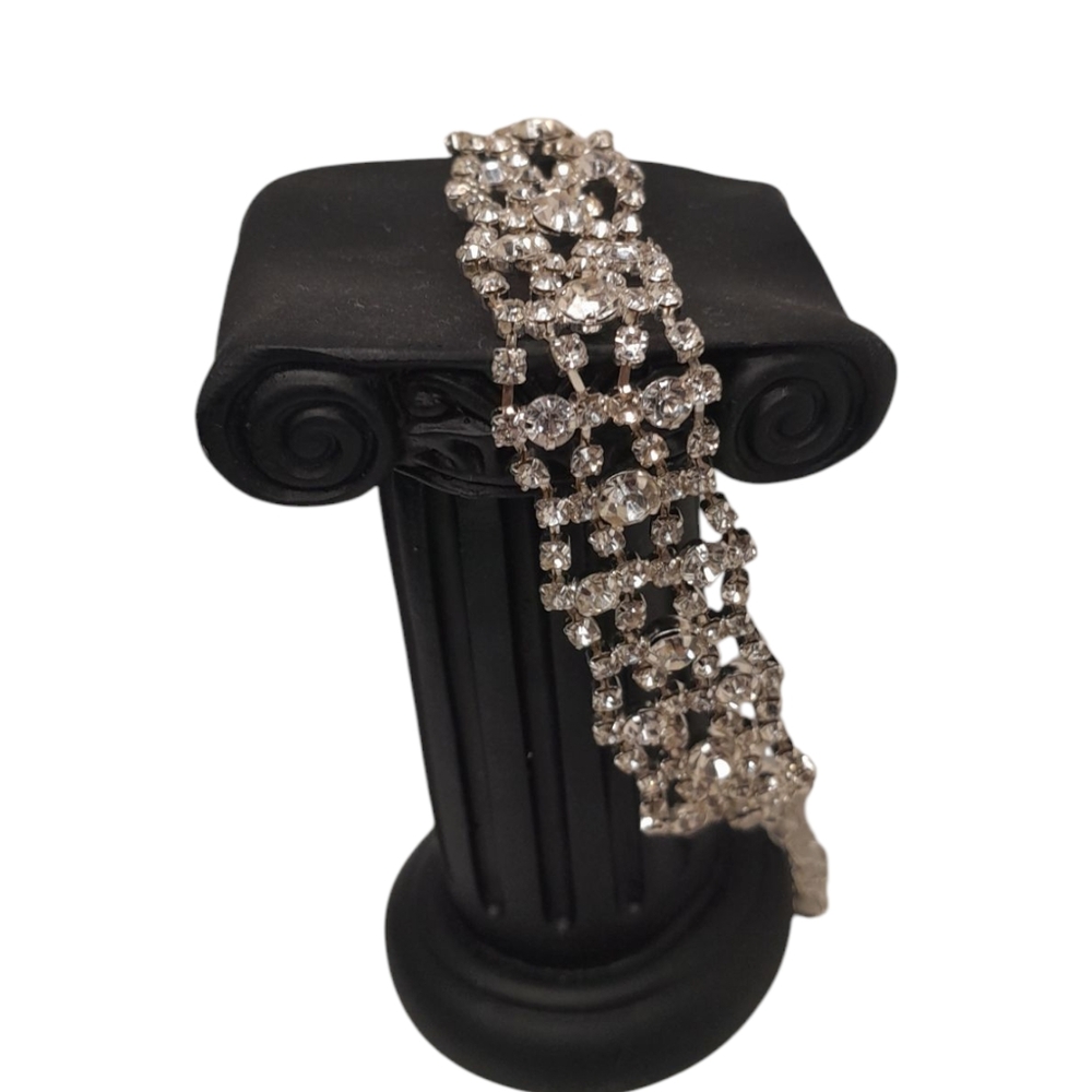 Elegant Silver Lace Bracelet - Picture 4 of 7